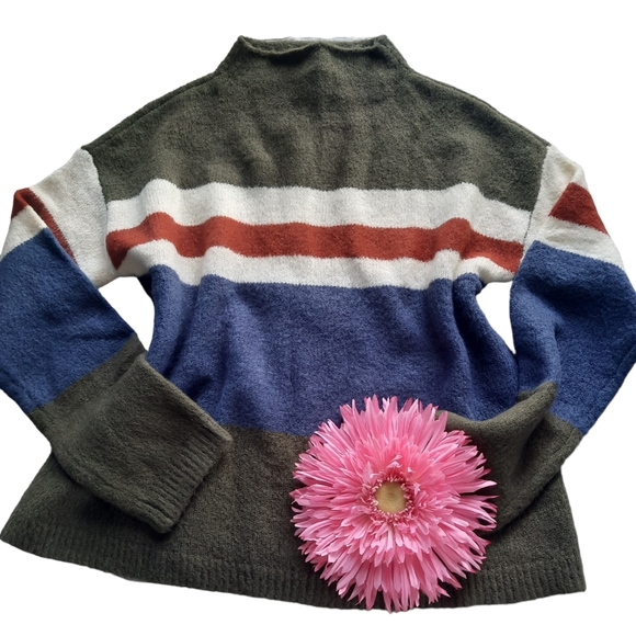 Hem & Thread Color-Block Soft Knit Sweater - Picture 3 of 12
